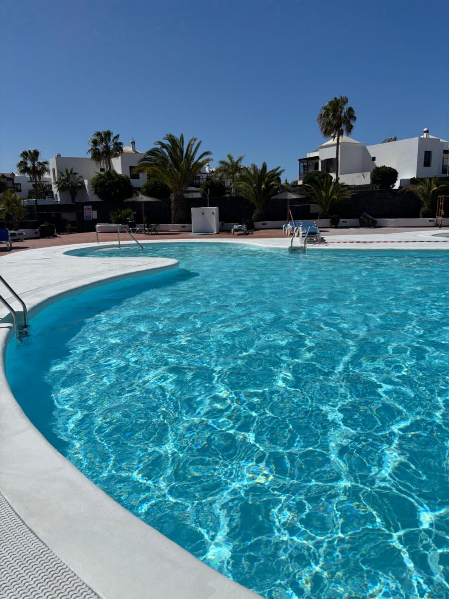 Casa Amplia Y Moderna De 3 Habitaciones En Complejo Con Piscina Costa Teguise Exterior photo